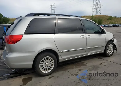 2010 Toyota Sienna Xle z USA, uszkodzony, nr VIN 5TDDK4CC1AS031488